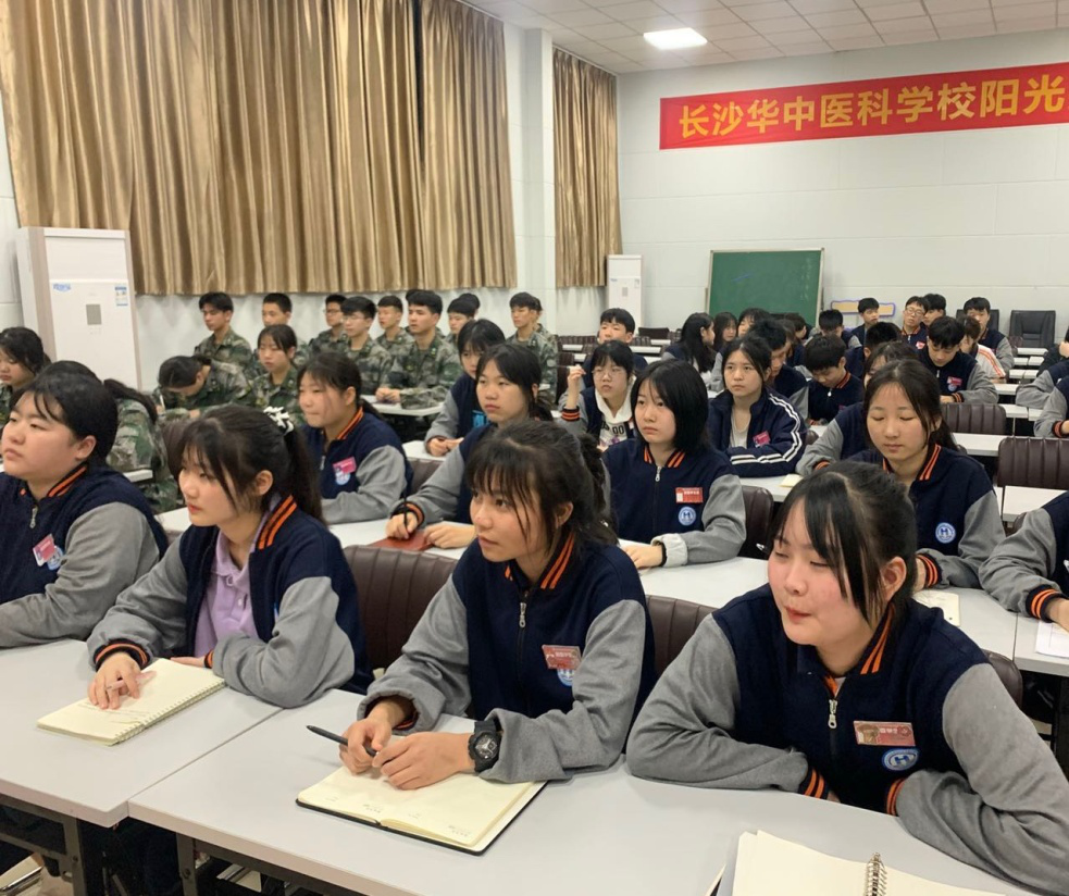 严于律己、以身作则——我校召开本学期第二次学生干部培训会议