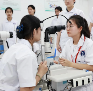 紧缺人才专业：眼视光与配镜 | 欢迎报读华中医卫科技中等职业学校