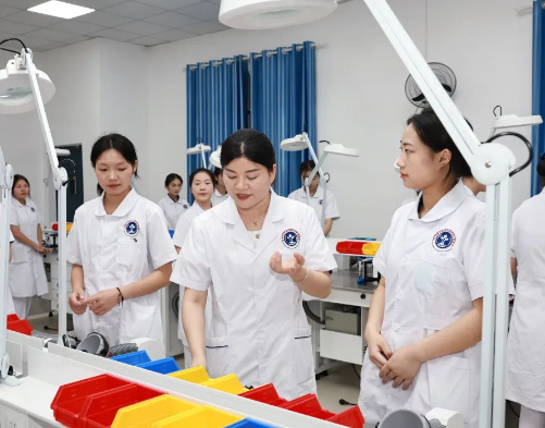 订单培养专业：口腔修复工艺 | 欢迎报读长沙华中医卫科技中等职业学校